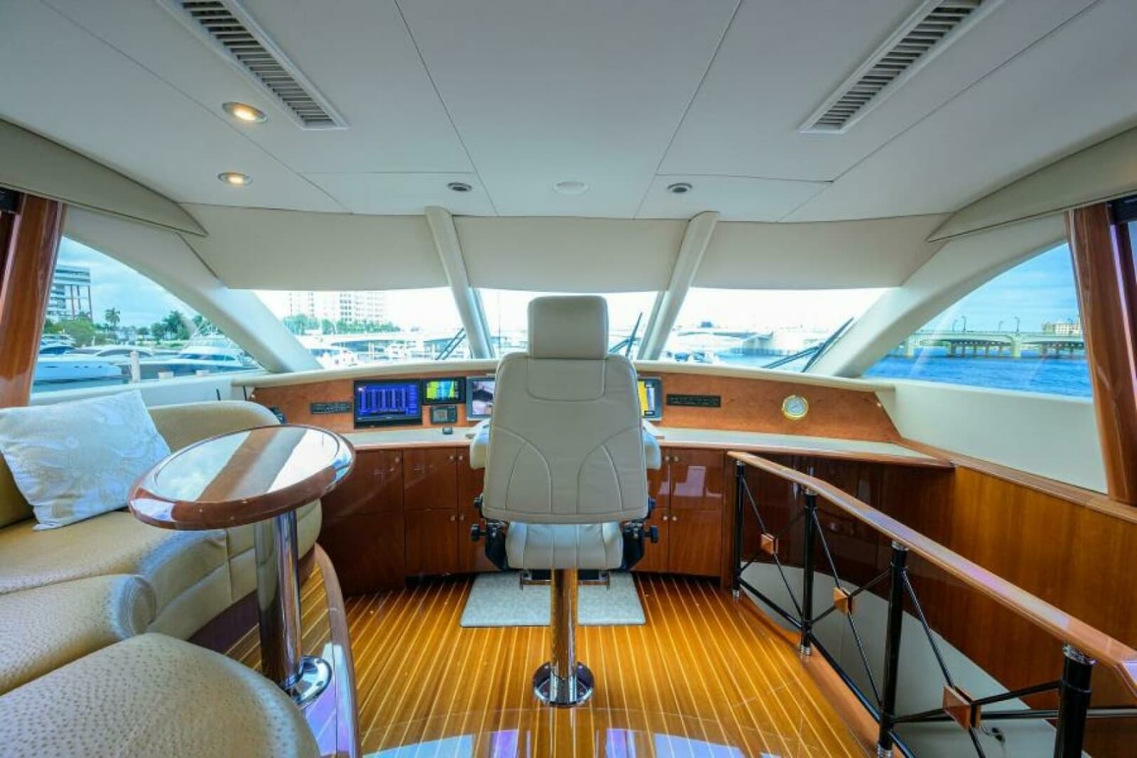 2007 Lazzara Yachts 80 Enclosed - Photo 40
