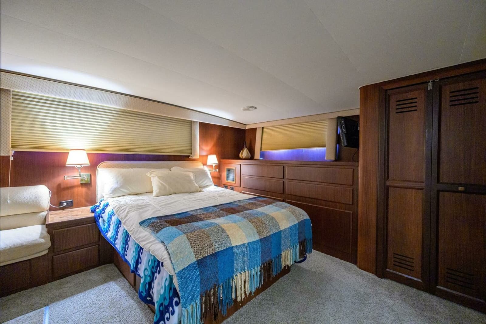 1987 Hatteras 63 Motor Yacht - Photo 24