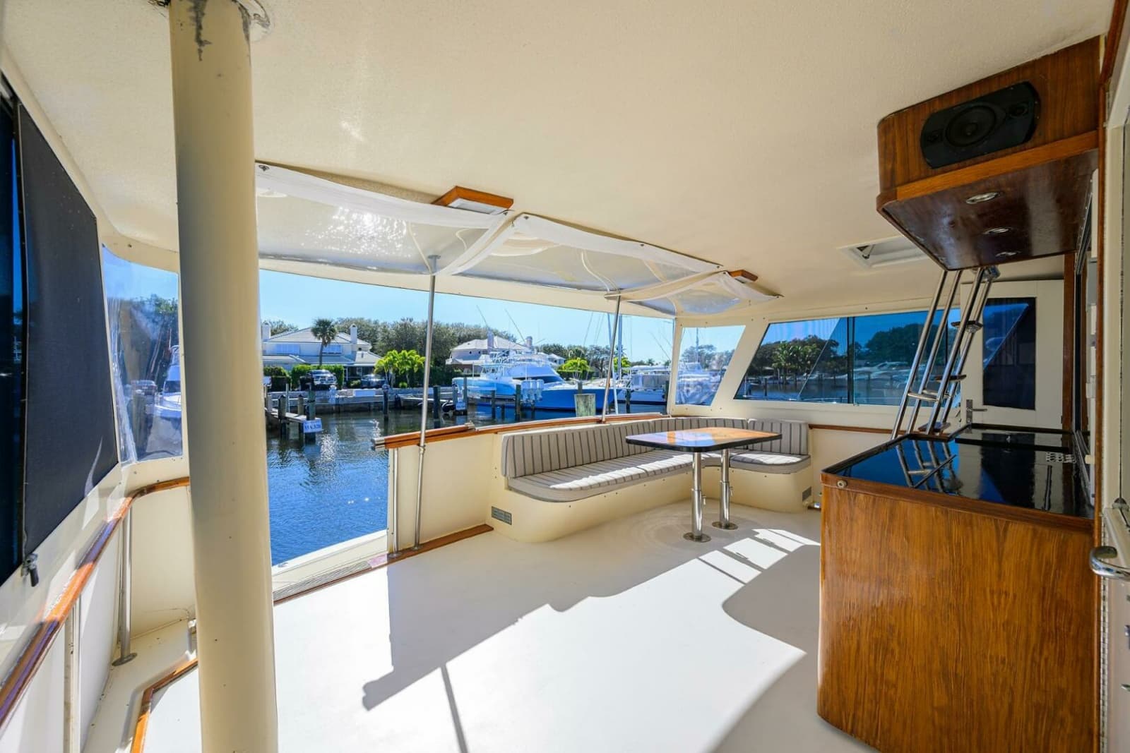 1987 Hatteras 63 Motor Yacht - Photo 43