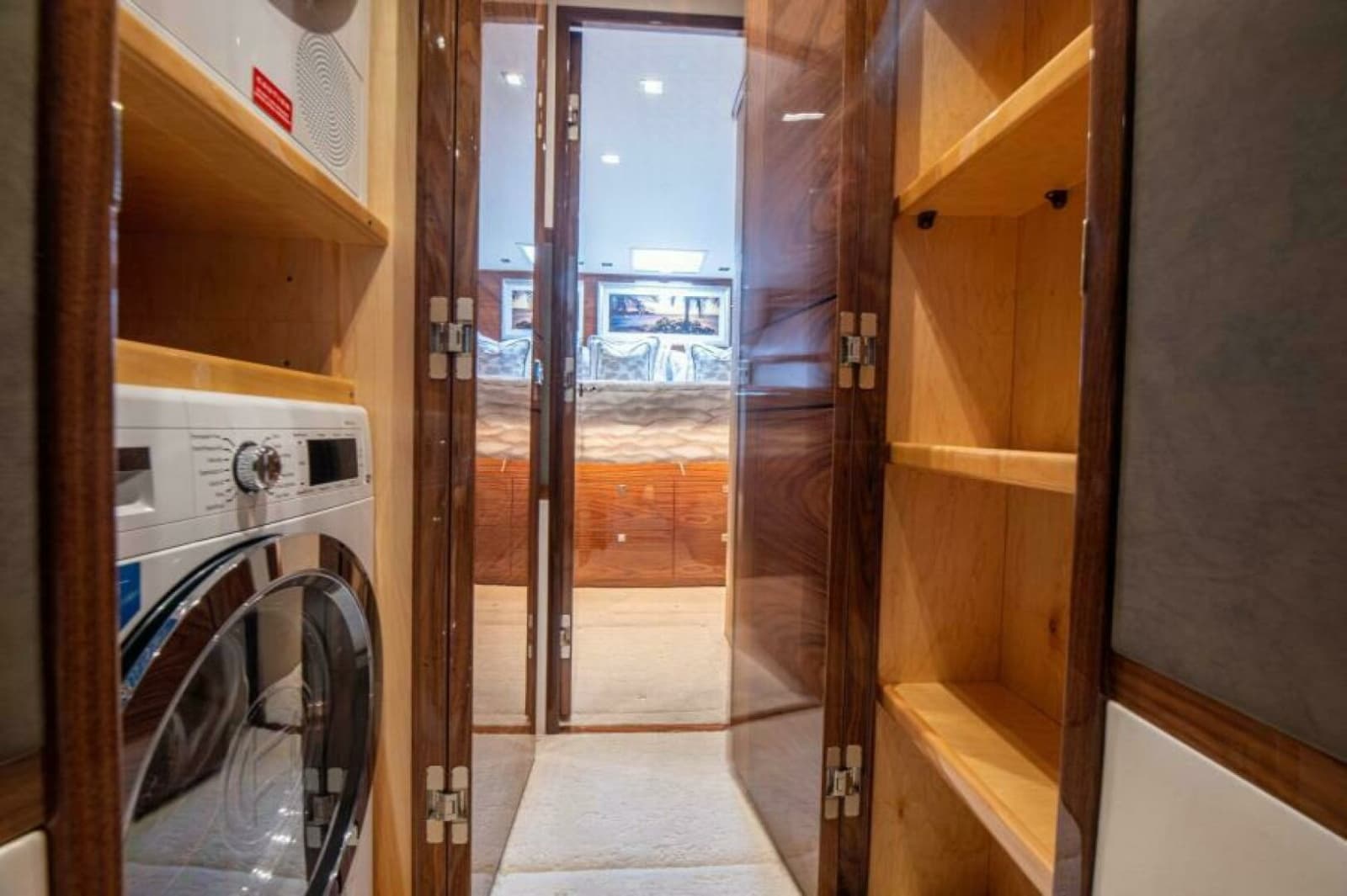 2023 Viking 64 Convertible - Photo 33