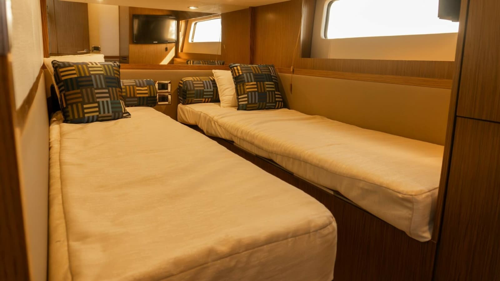 2017 Sea Ray 51 Flybridge - Photo 15