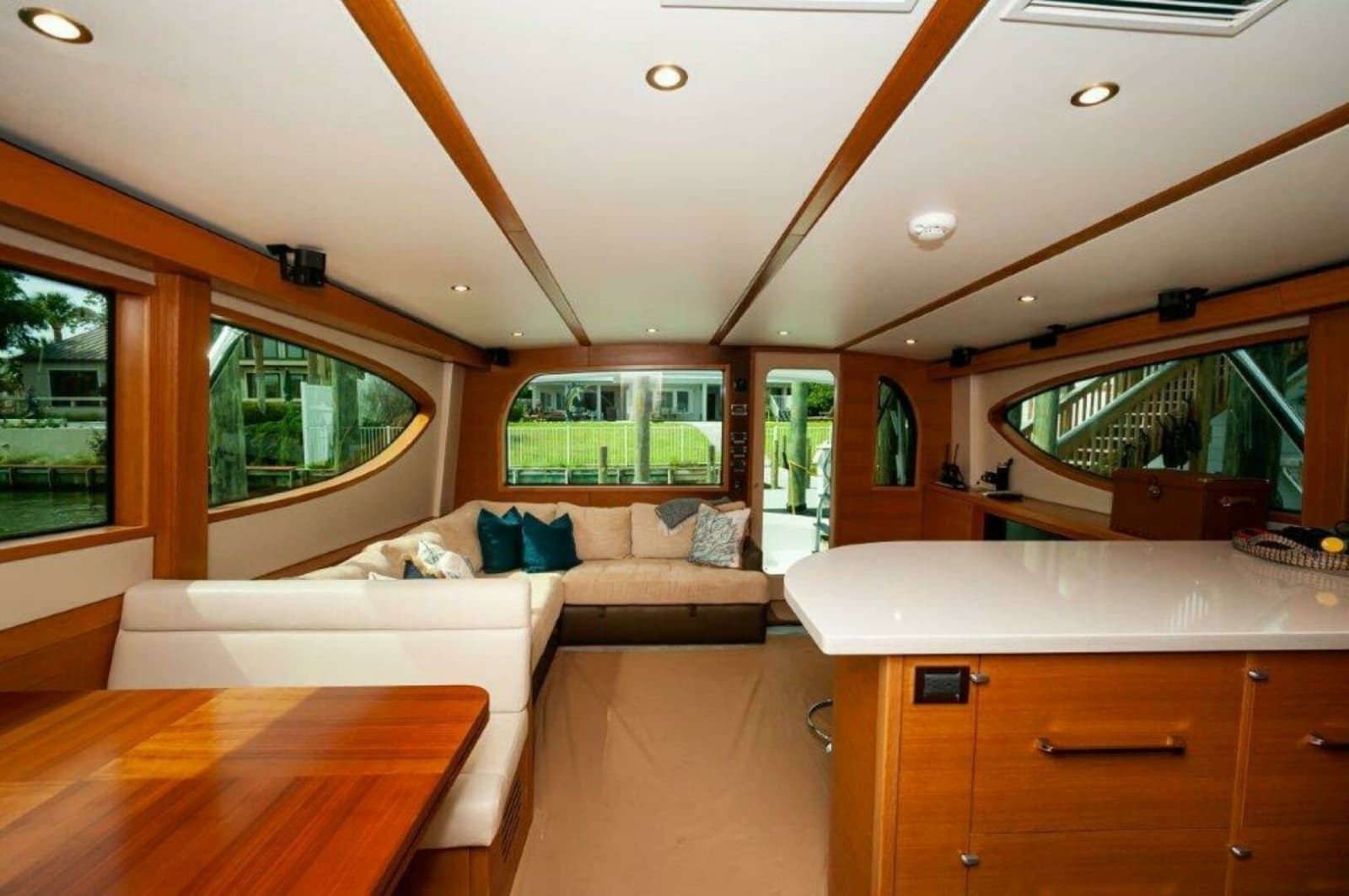 2016 Hatteras GT60 - Photo 9