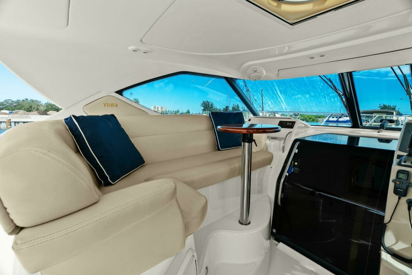 2008 Tiara Yachts 3500 Sovran - Photo 23
