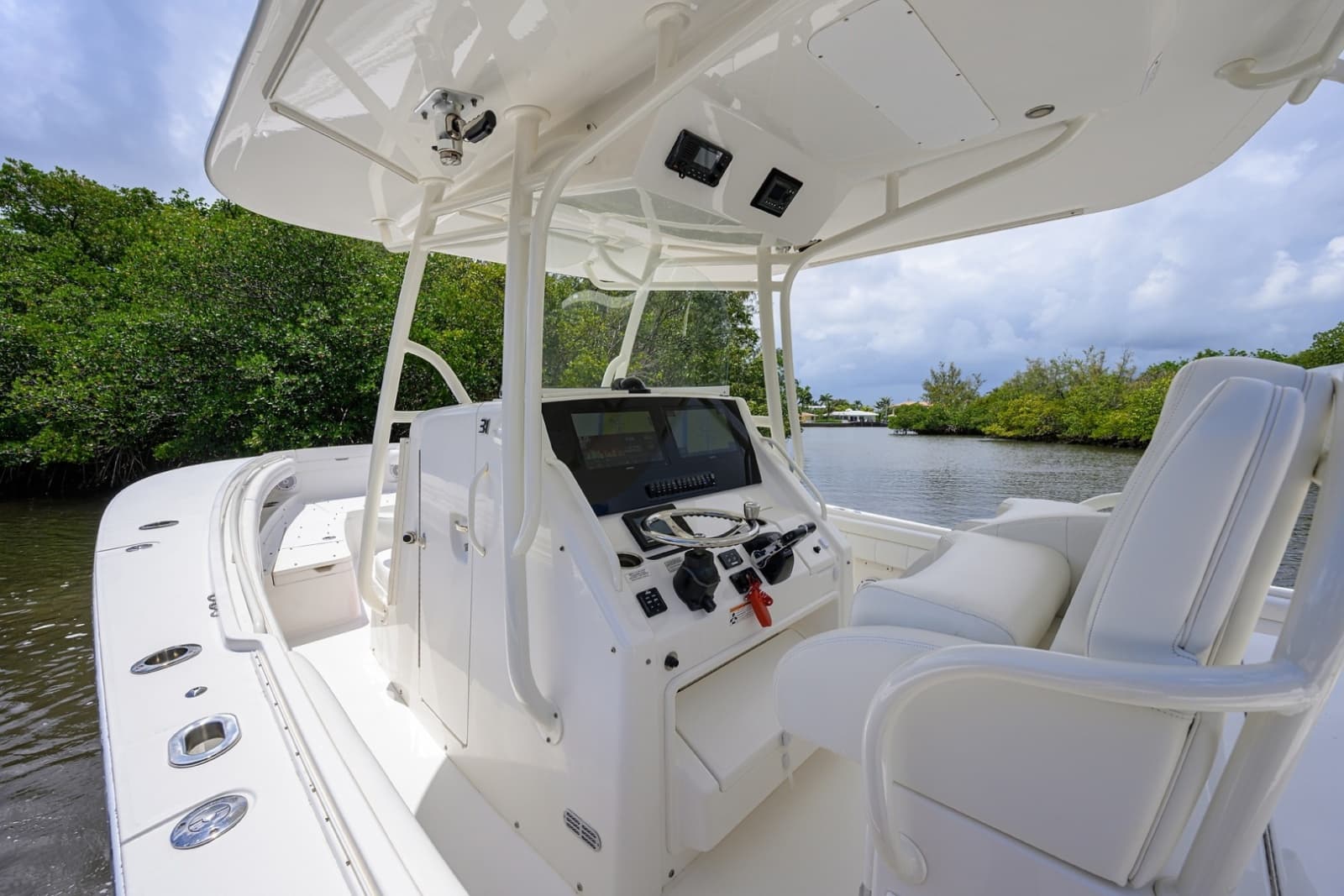 2019 Regulator 31 Center Console - Photo 23