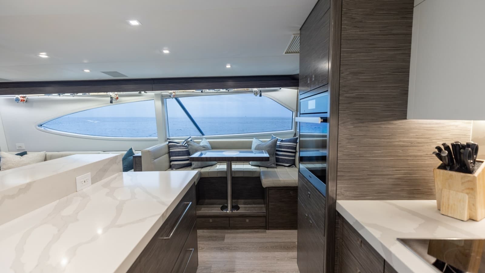 2021 Hatteras 65 GT - Photo 8
