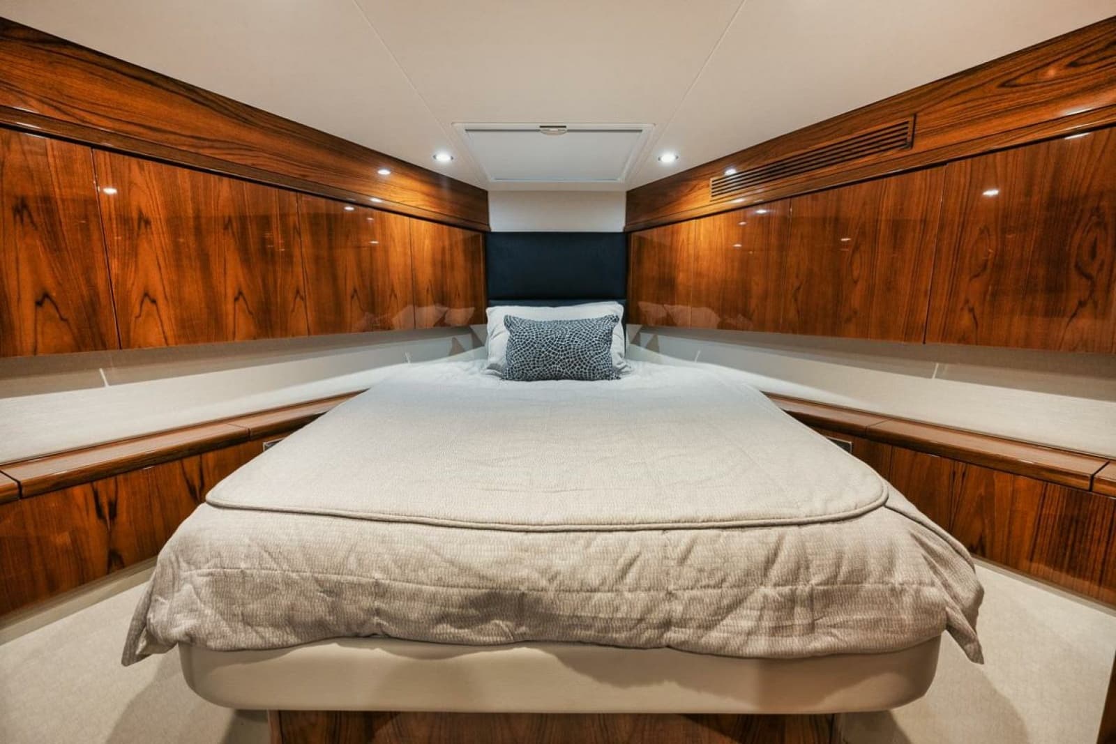 2020 Hatteras Convertible GT59 - Photo 13