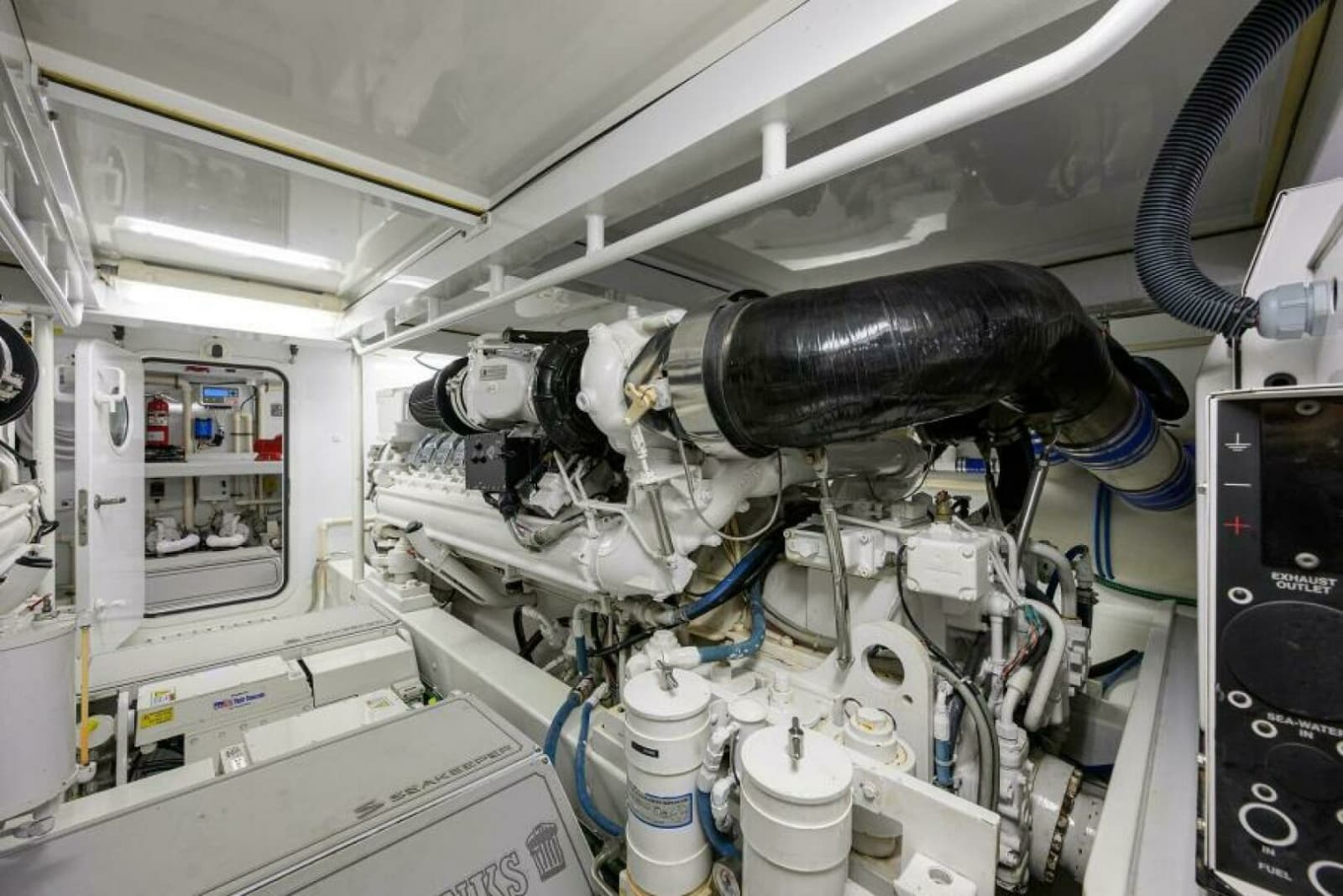 2004 Merritt 72 Convertible - Photo 56