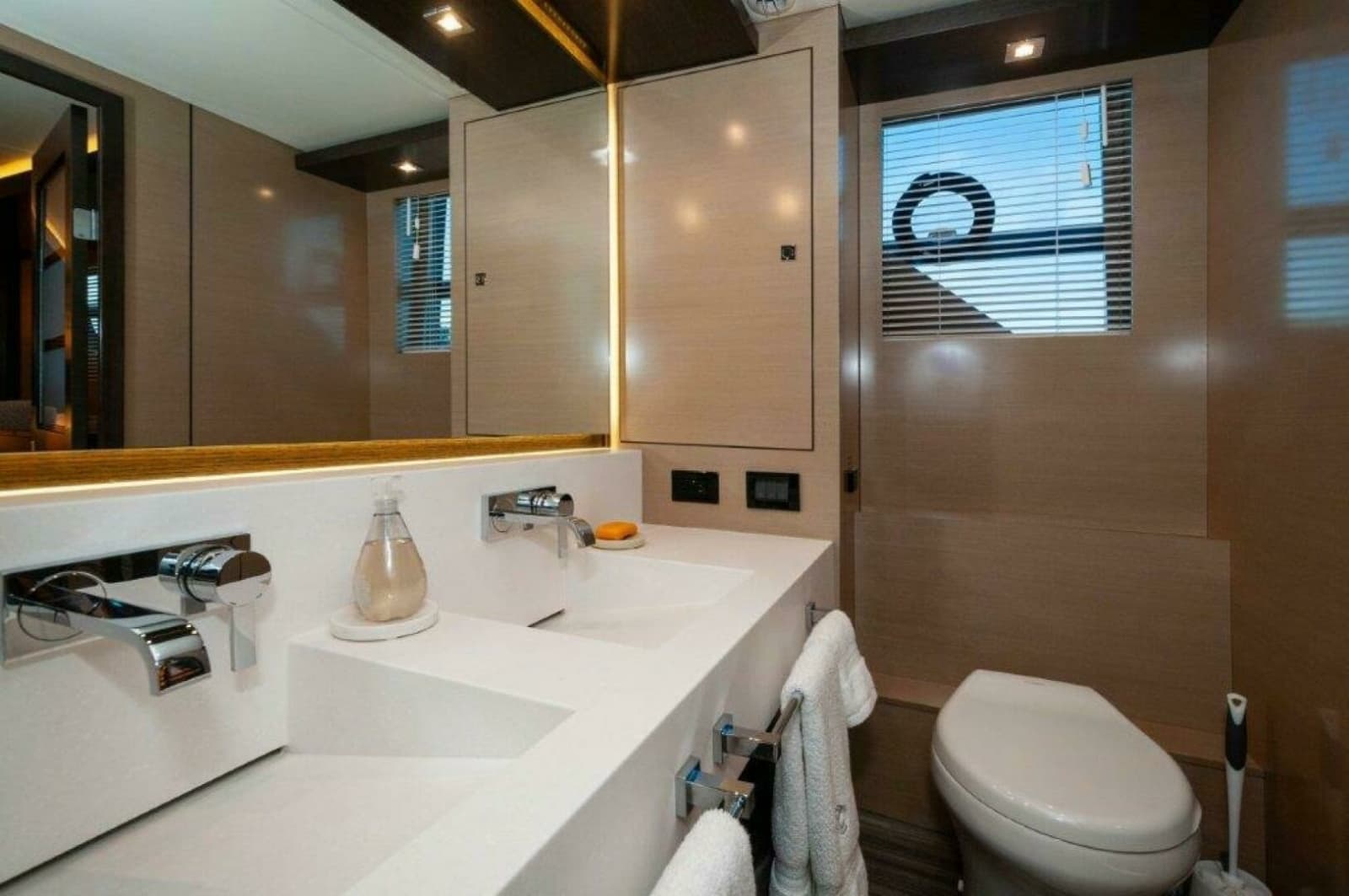 2019 Cruisers Yachts 60 Cantius - Photo 23