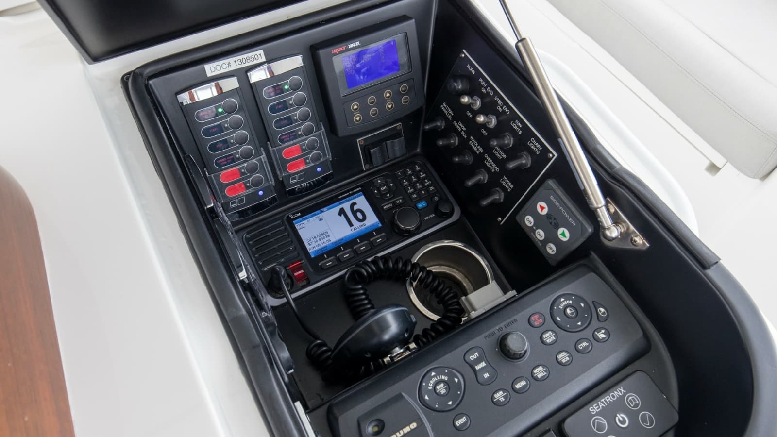 2020 Viking 68 Convertible - Photo 34