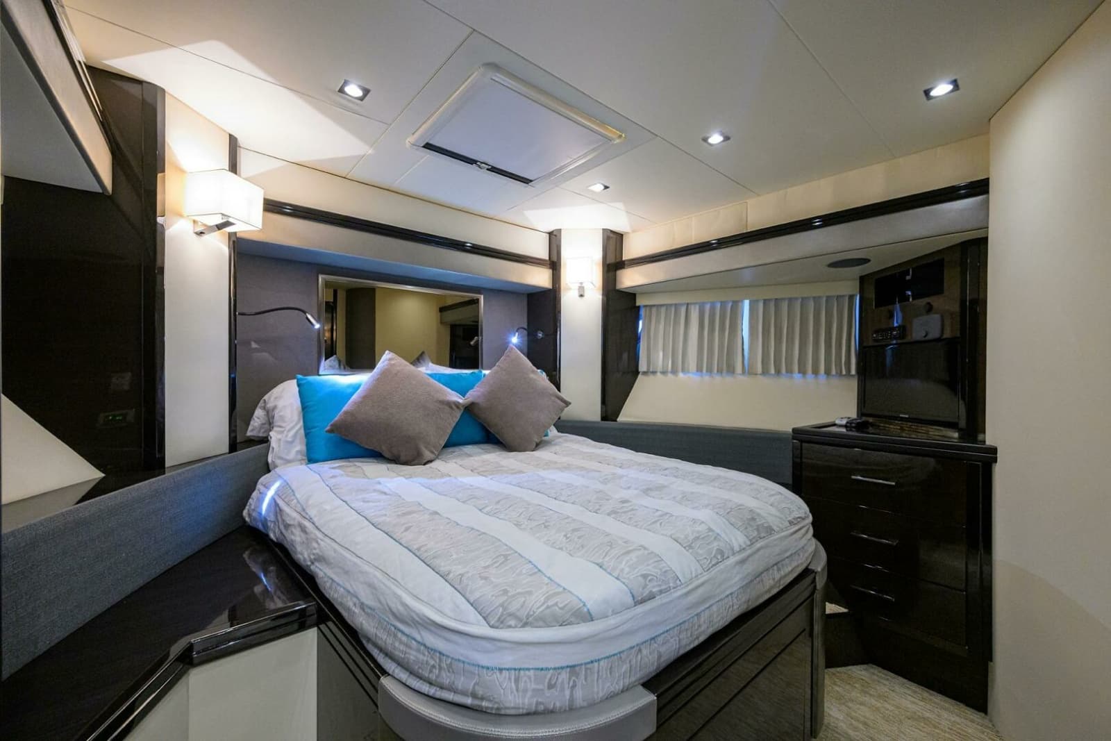 2016 Marquis 660 Sport Yacht - Photo 13