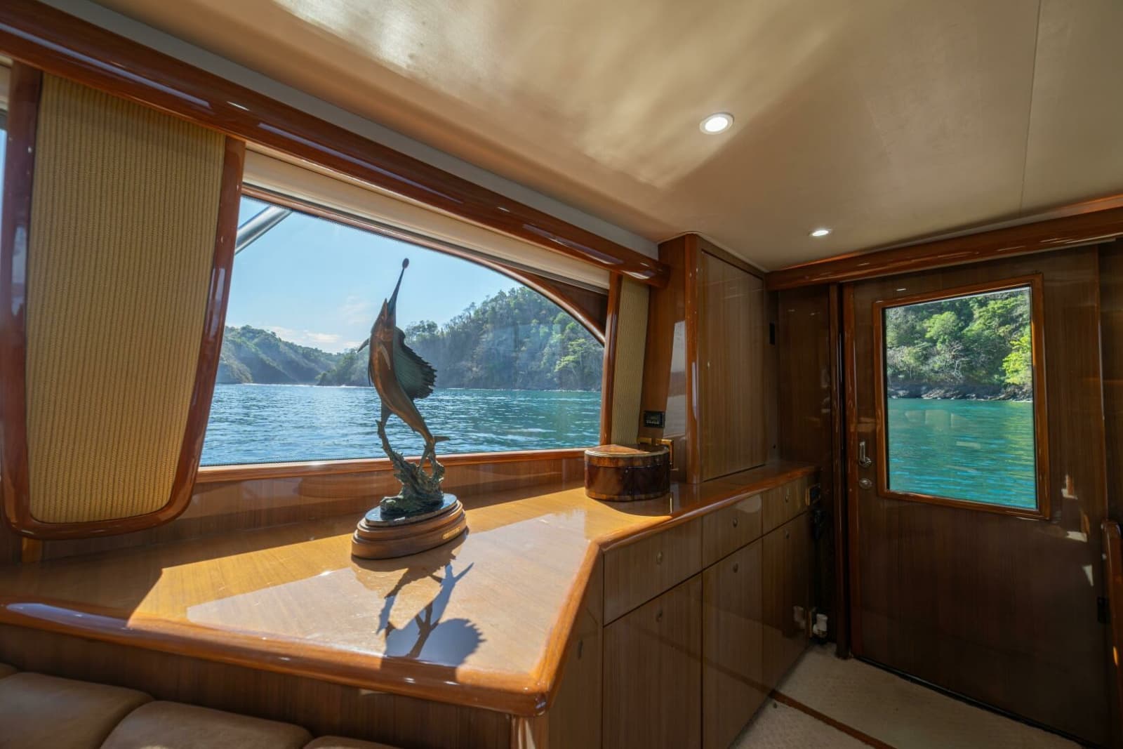 2006 Viking 56 Convertible - Photo 45