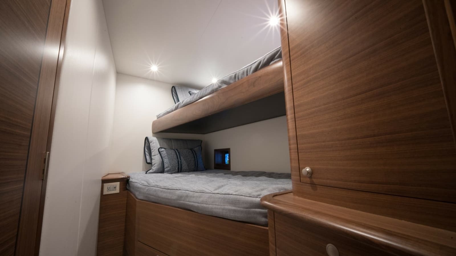2026 Winter Custom Yachts 75 Open Convertible - Photo 26