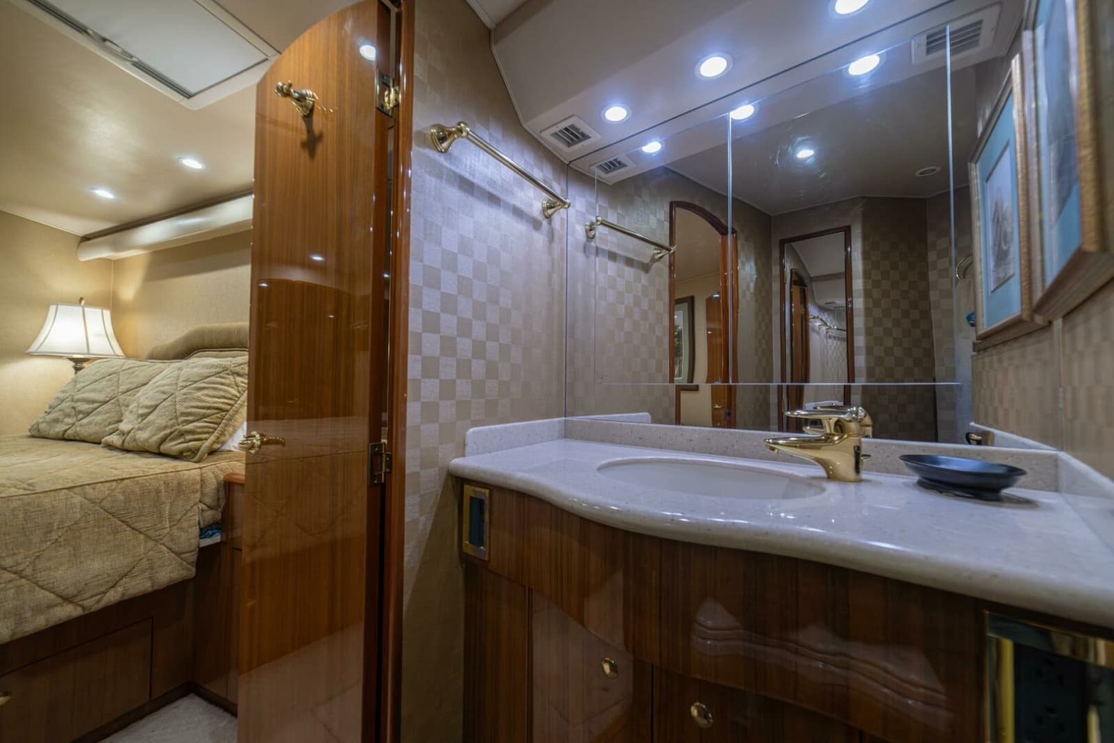 2006 Viking 56 Convertible - Photo 66