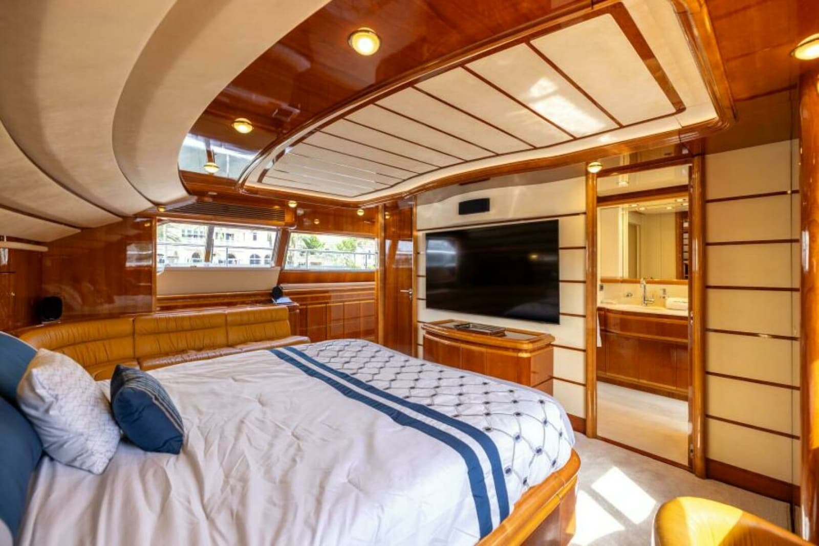 2001 Ferretti Yachts 94 Raised Pilothouse - Photo 17