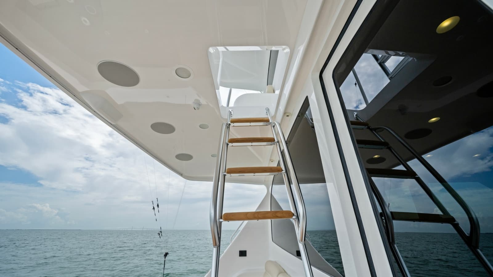 2021 Viking 72 Enclosed Bridge - Photo 68