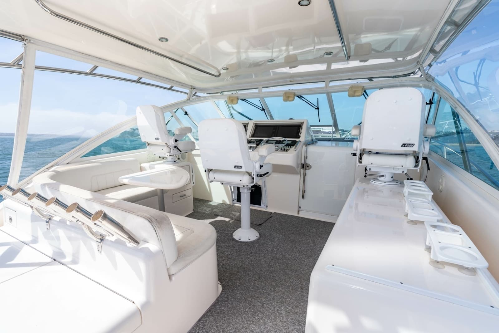 2005 Cabo 40 Express - Photo 15