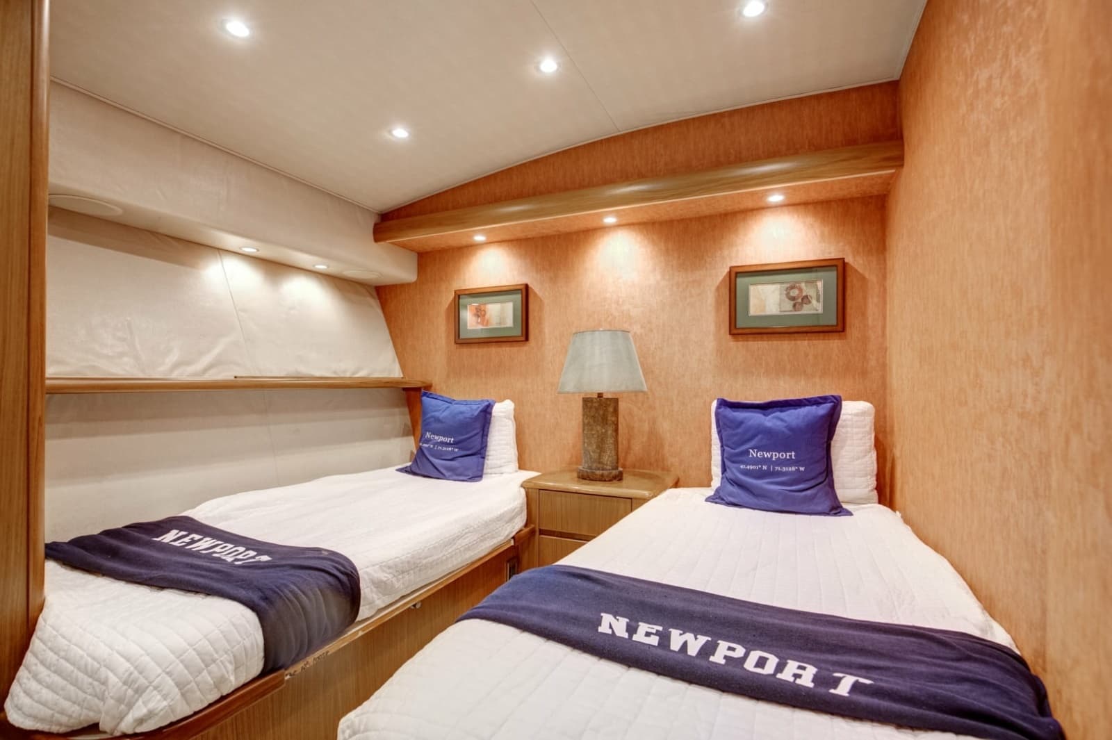2010 Viking 82 Convertible - Photo 26