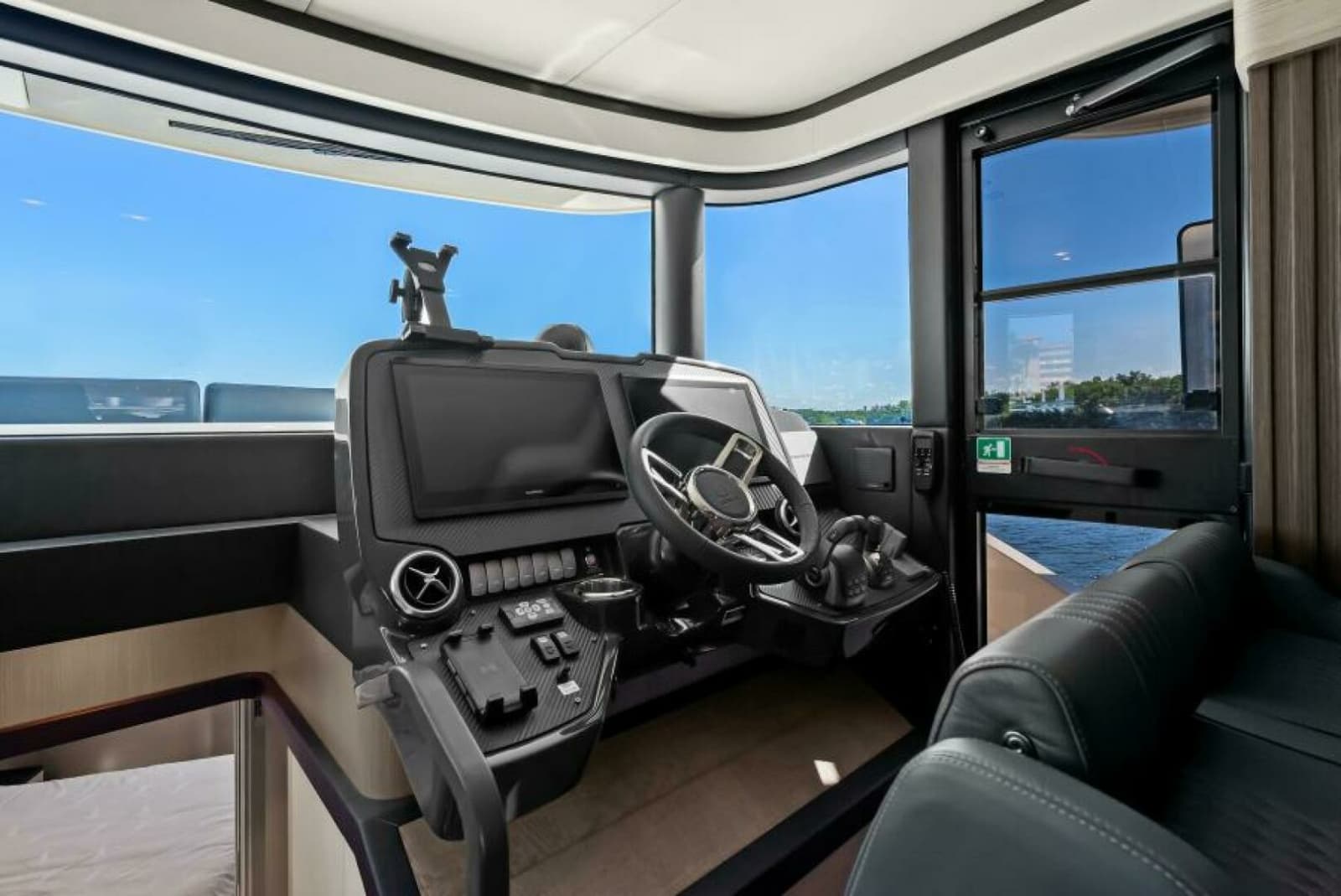 2025 Absolute Navetta 53 - Photo 7