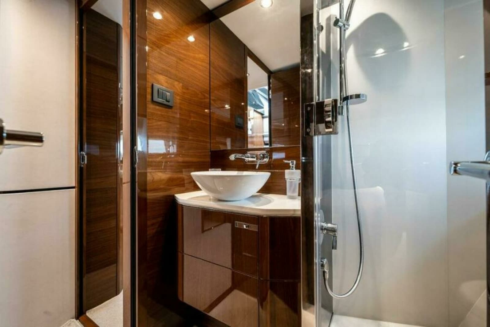 2016 Princess S65 - Photo 16