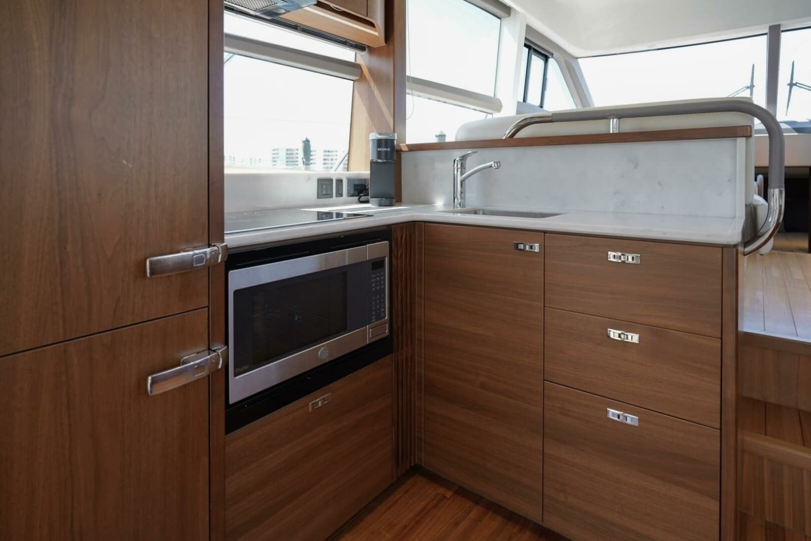 2021 Princess F50 - Photo 8