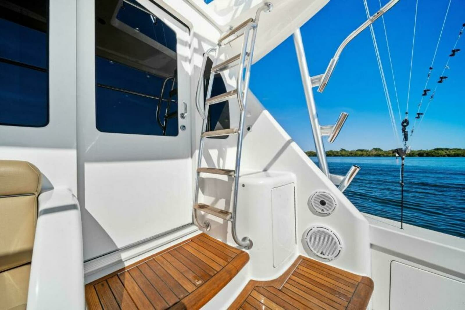2016 Viking 55 Convertible - Photo 33