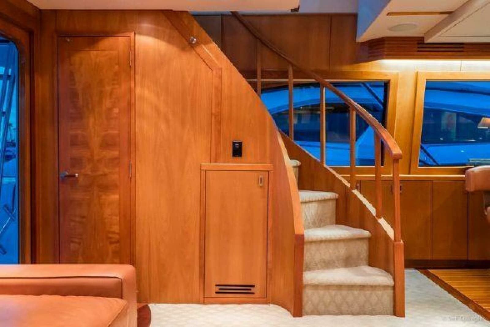 2008 Hatteras 77 Enclosed Bridge - Photo 15