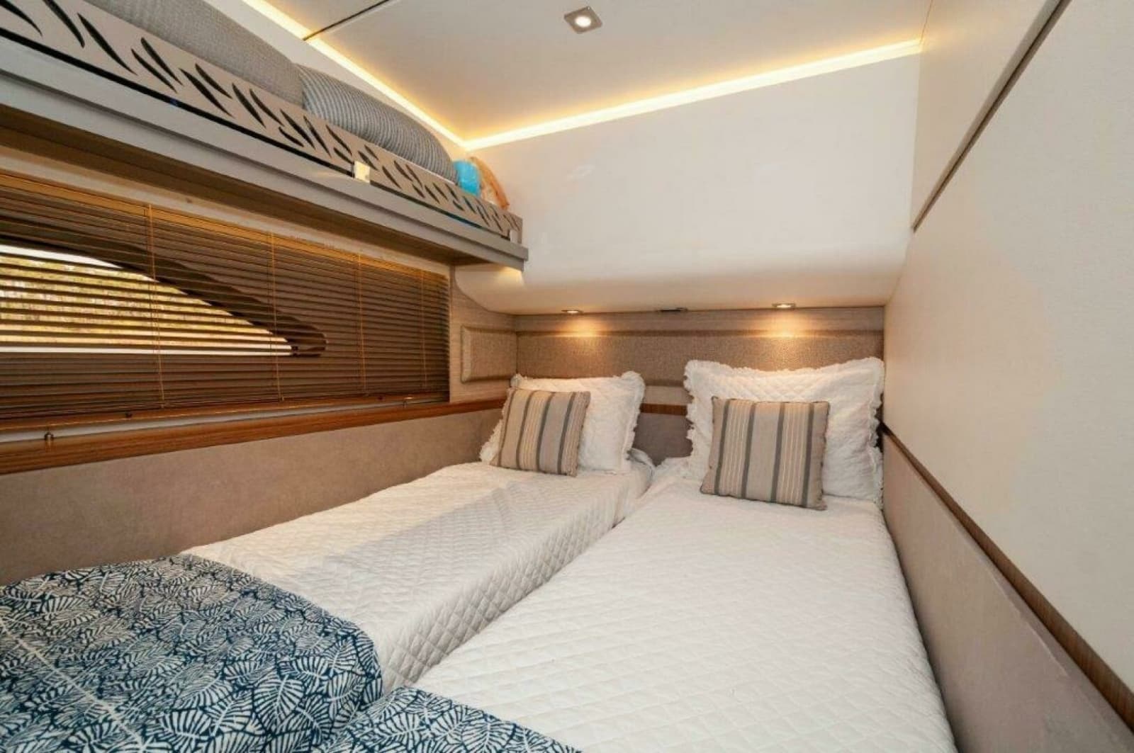2018 Sea Ray L550 Flybridge - Photo 26