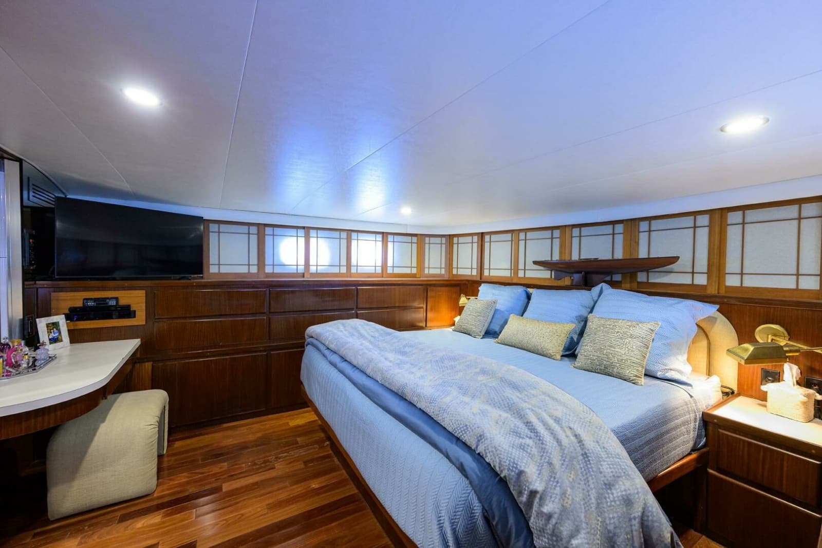 1991 Hatteras 78 Cockpit Motor Yacht - Photo 13