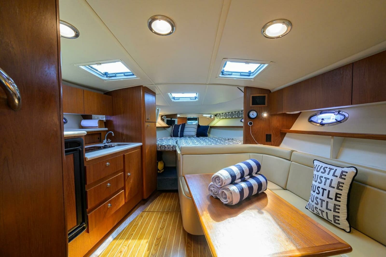 2002 Tiara Yachts 3100 LE - Photo 2