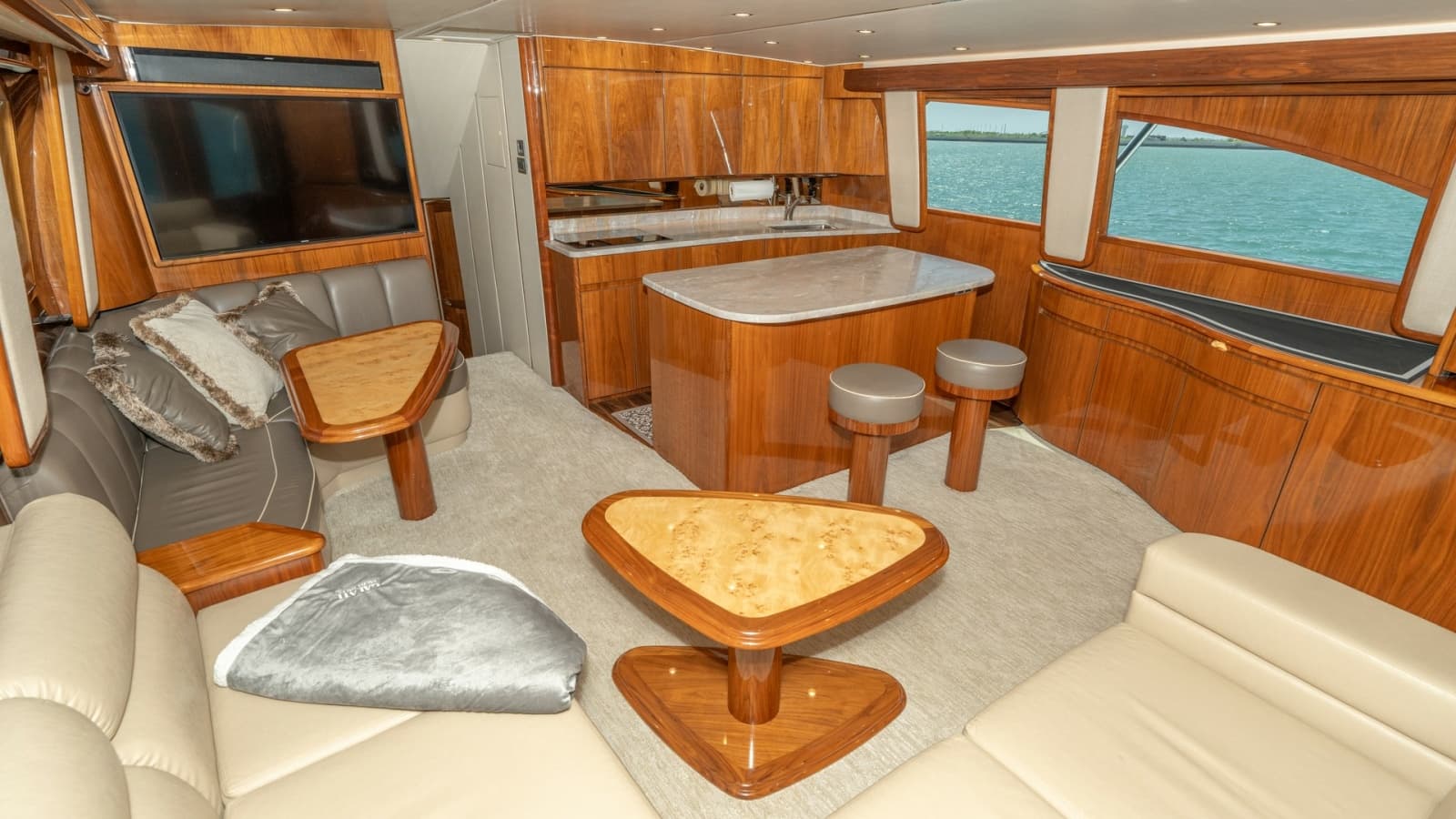 2017 Viking 55 Convertible - Photo 15