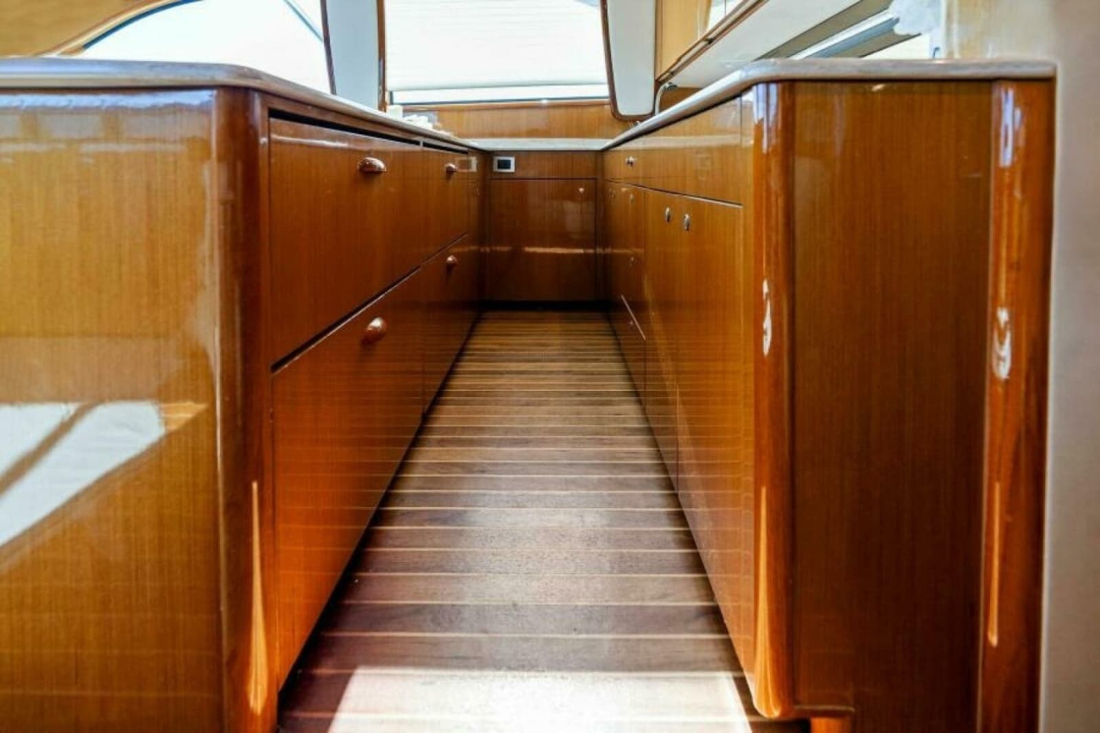 2003 Viking 48 Convertible - Photo 29