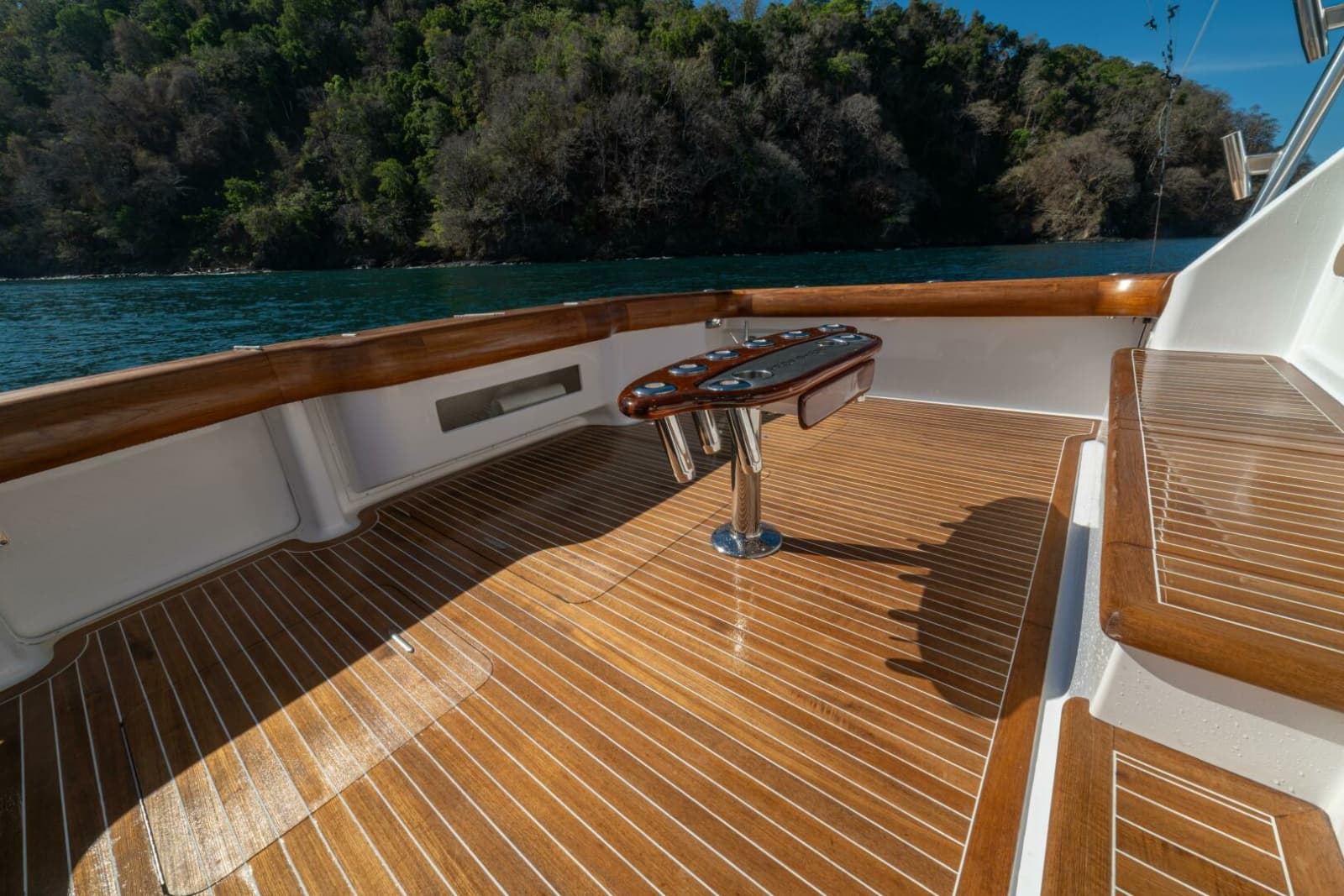 2006 Viking 56 Convertible - Photo 27