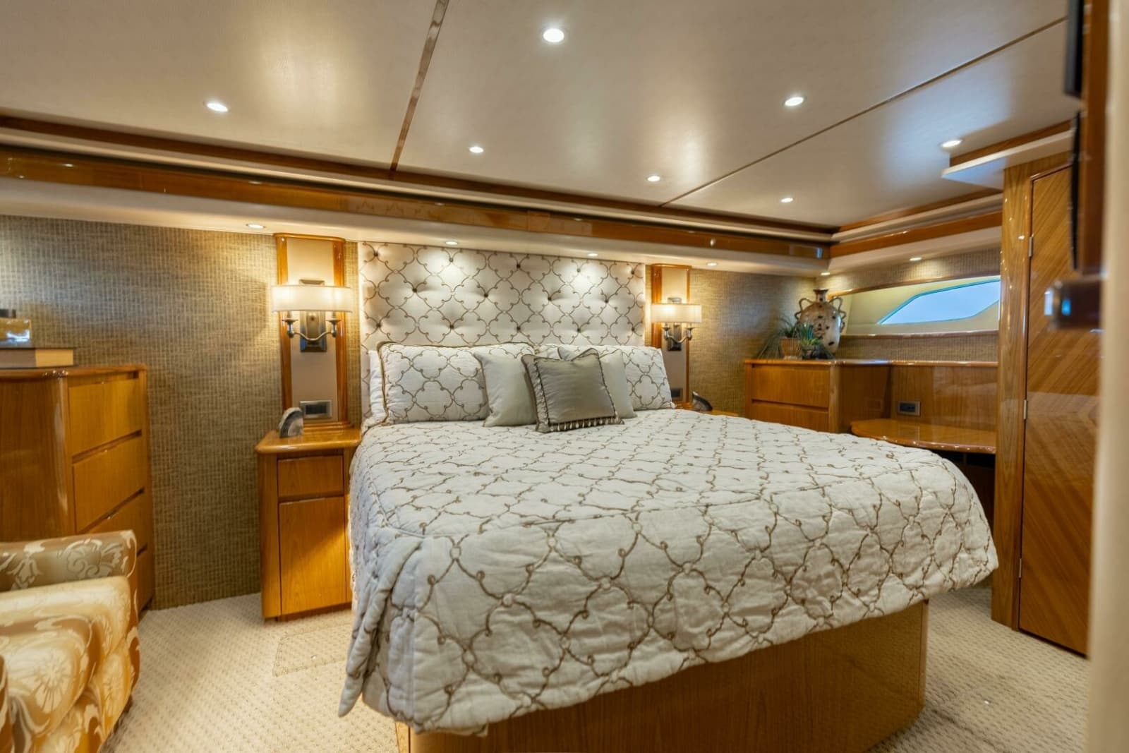 2013 Viking 76 Convertible - Photo 24