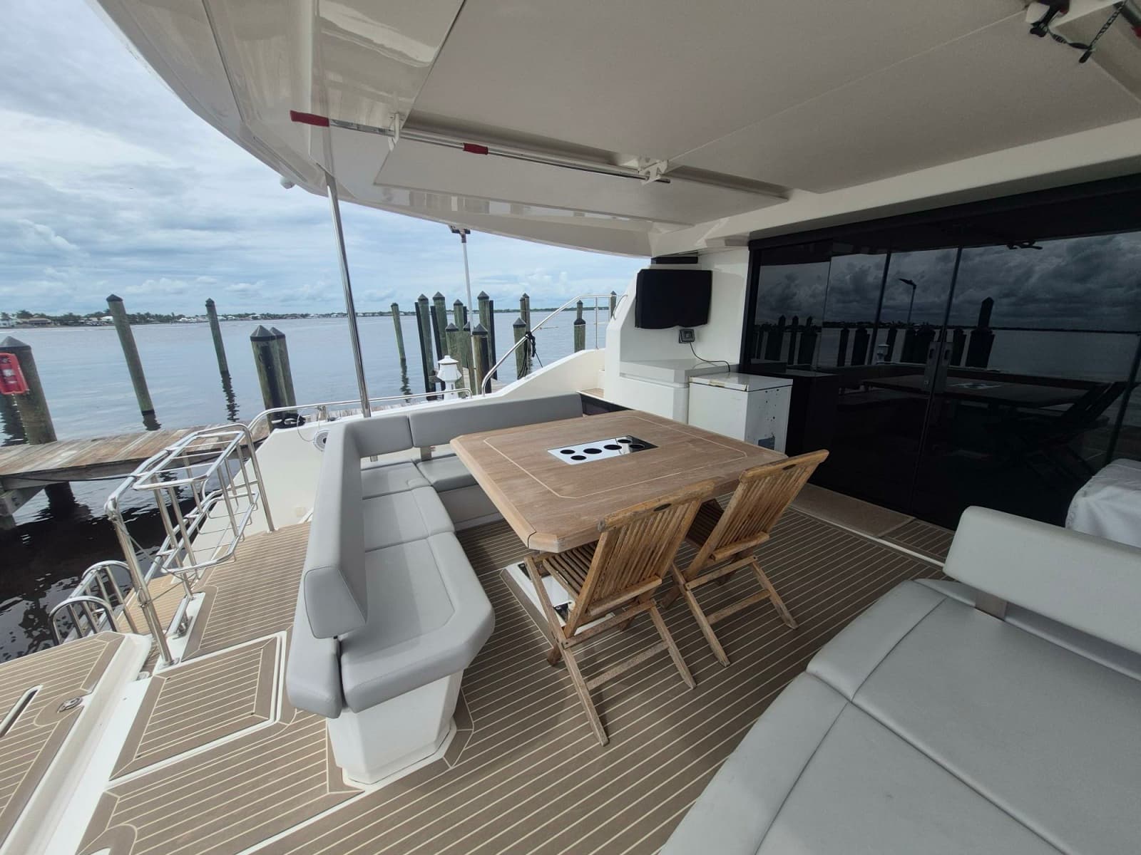 2023 Leopard 53 Powercat - Photo 16