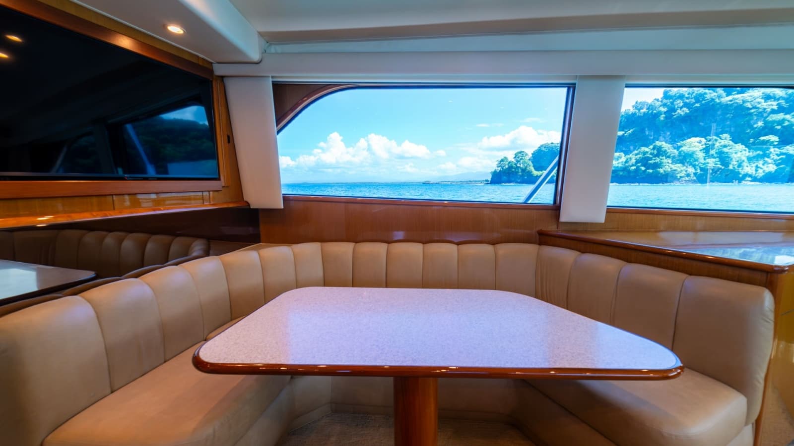 2001 Viking 61 Convertible - Photo 19