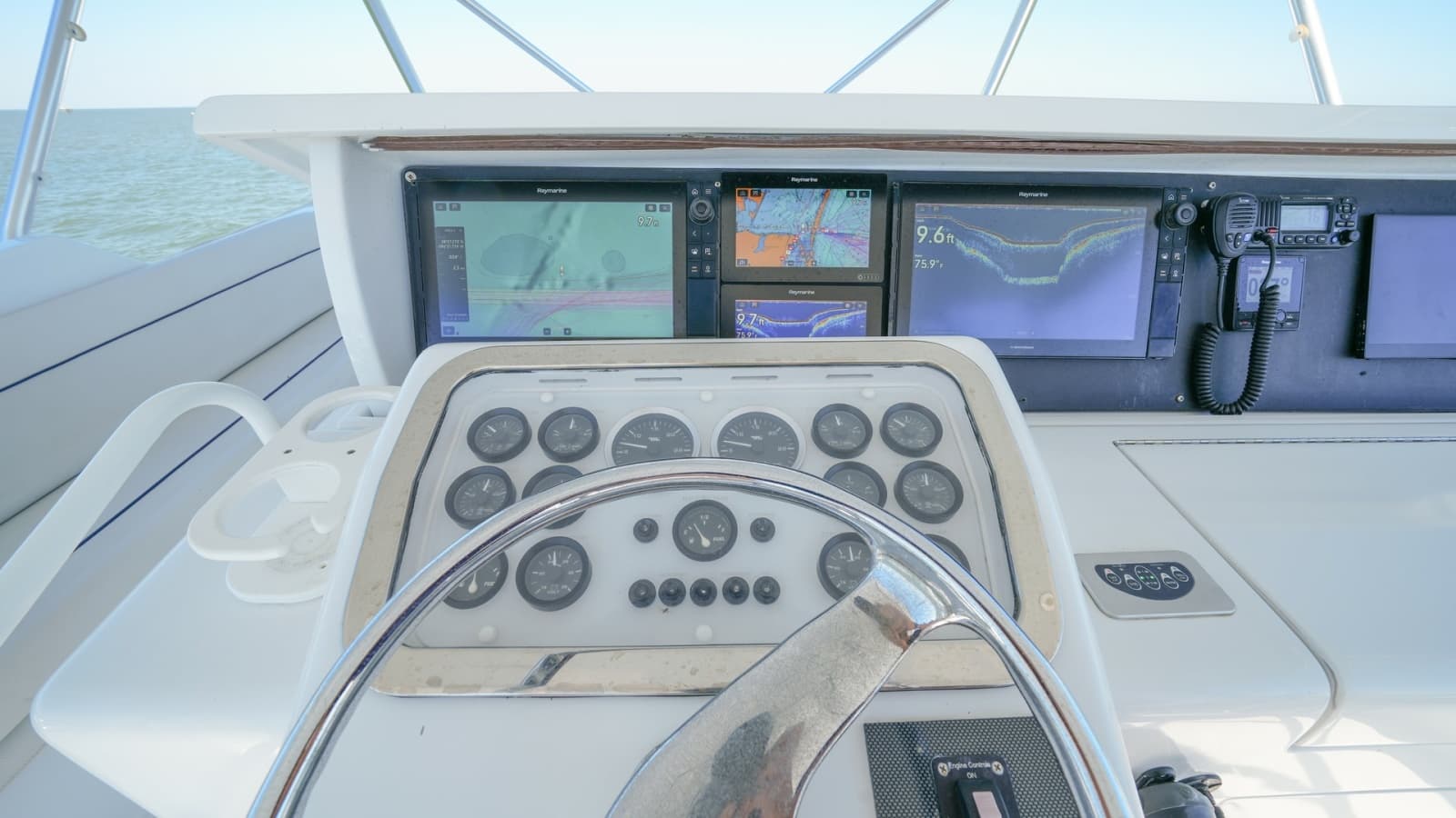 2001 Hatteras 60 Convertible - Photo 34