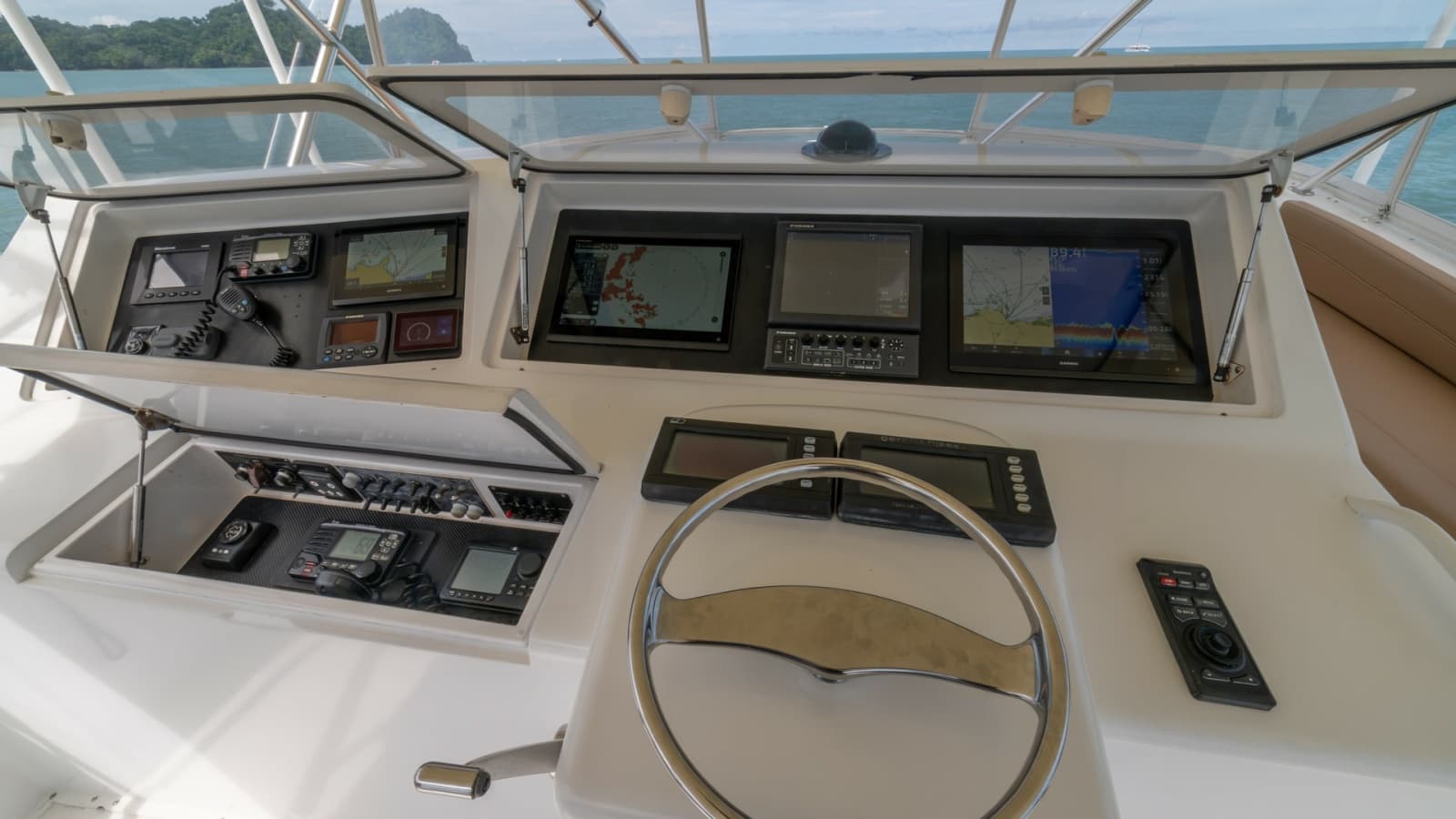 2002 Viking 61 Convertible - Photo 56