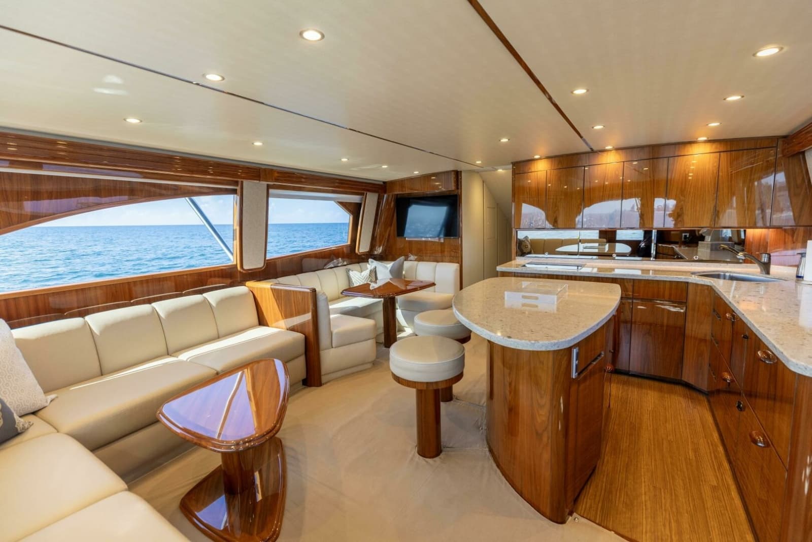 2018 Viking 62 Convertible - Photo 8