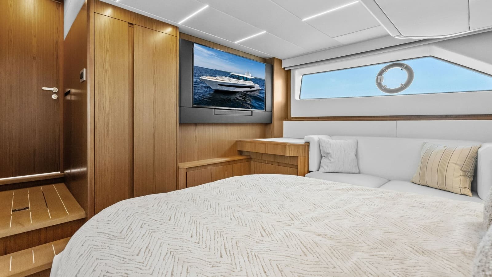 2025 Tiara Yachts EX 60 - Photo 29