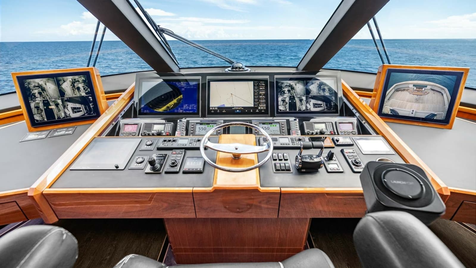 2017 Viking 92 Enclosed Bridge - Photo 18
