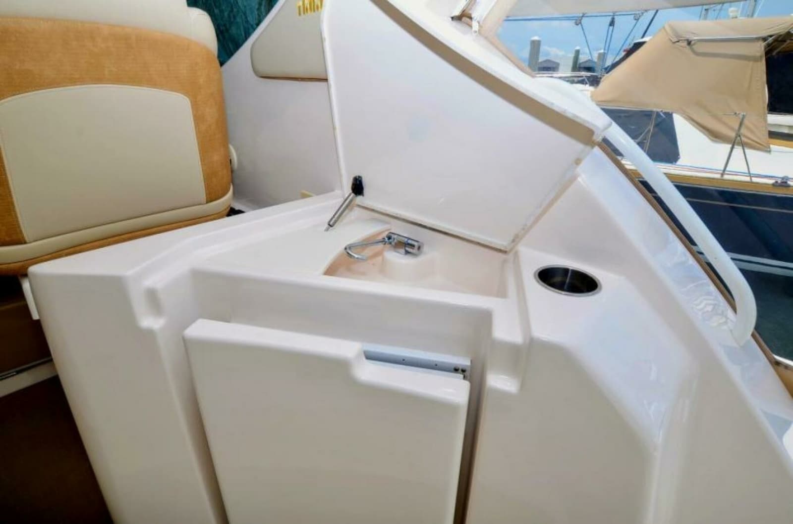 2008 Tiara Yachts 3500 Sovran - Photo 29