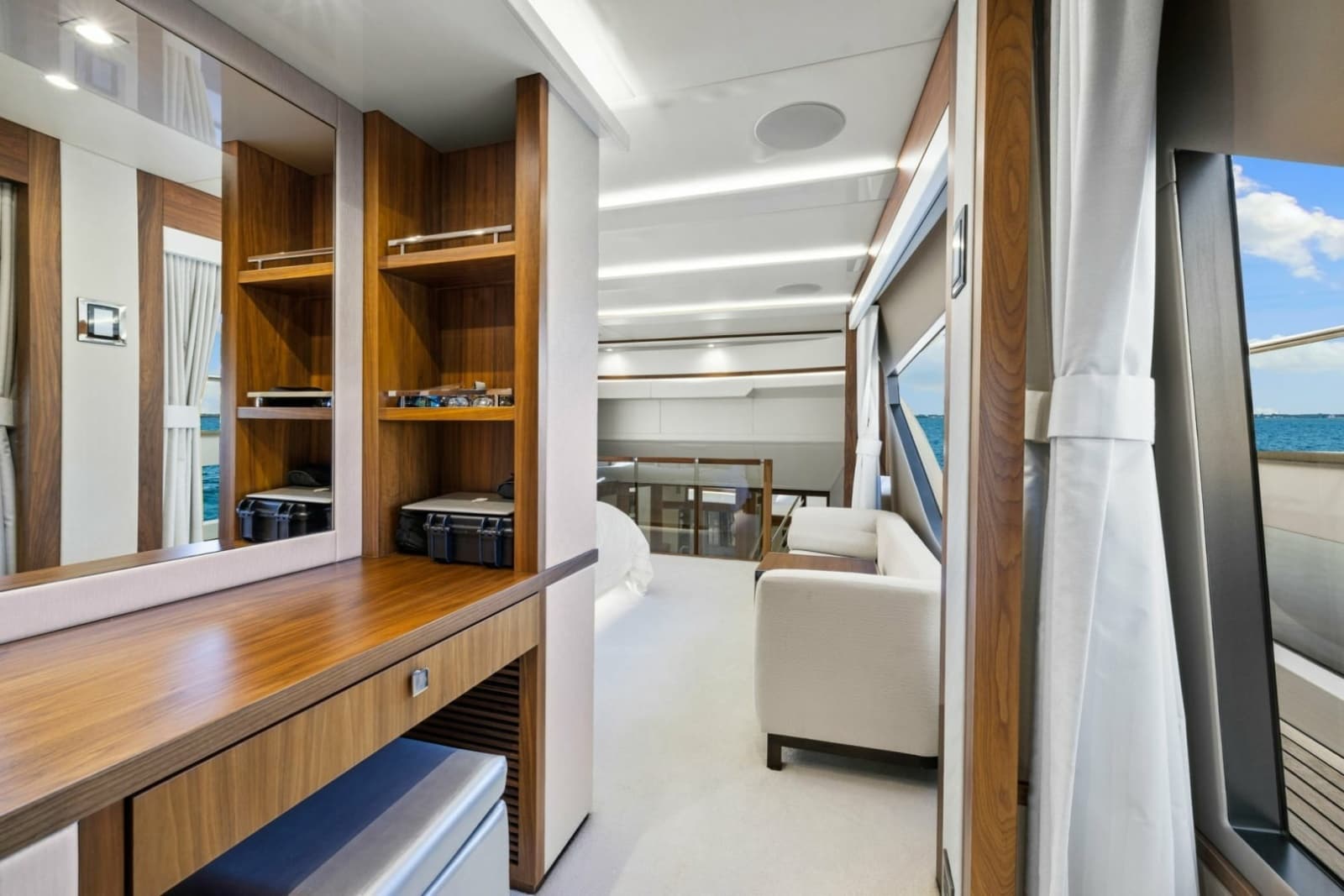 2018 Sunseeker 95 Motoryacht - Photo 13