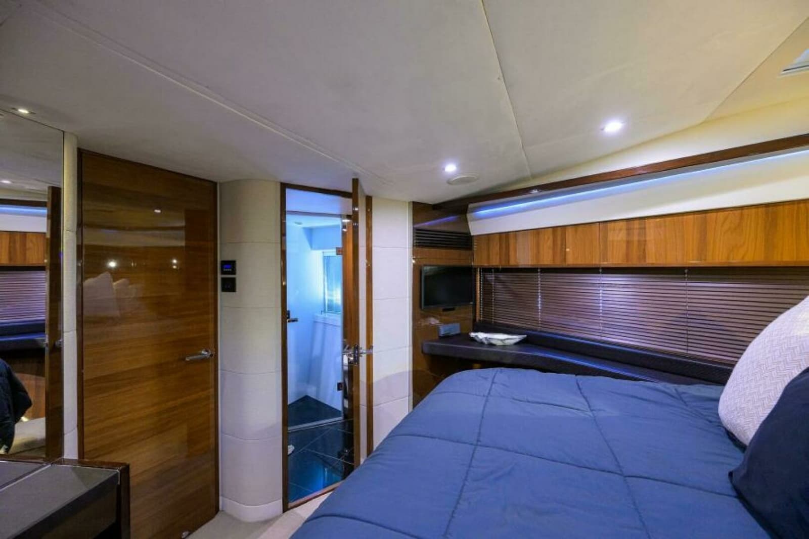 2013 Princess V72 Express Yacht - Photo 31