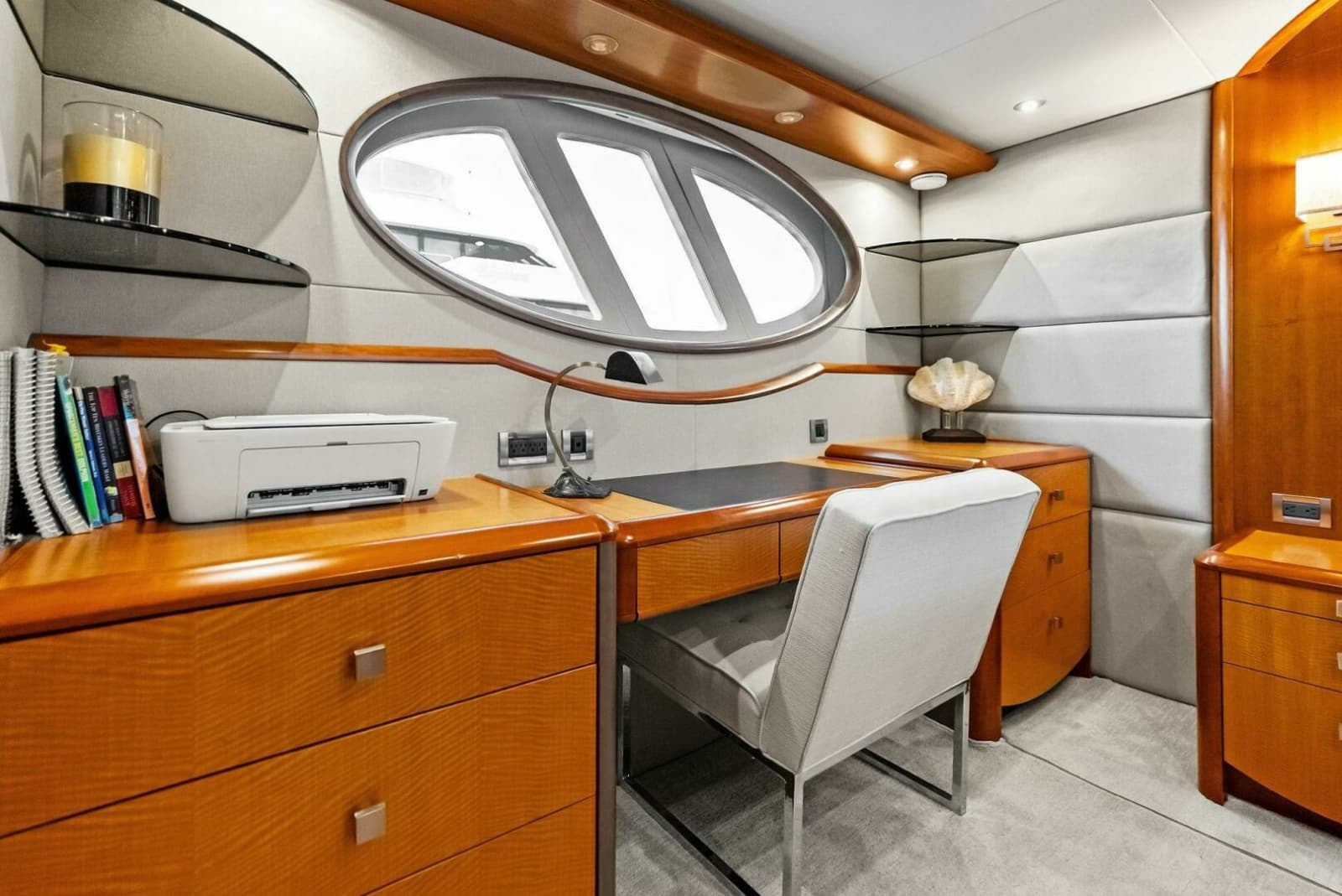 2006 Lazzara Yachts 84 Skylounge - Photo 105