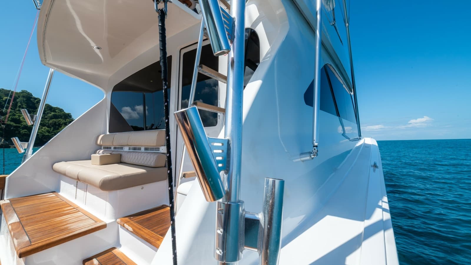 2001 Viking 61 Convertible - Photo 64