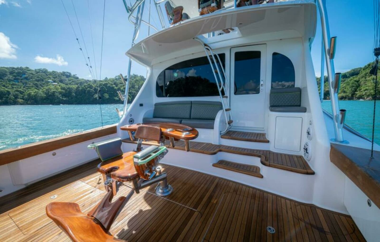 2017 Viking 62 Convertible - Photo 30