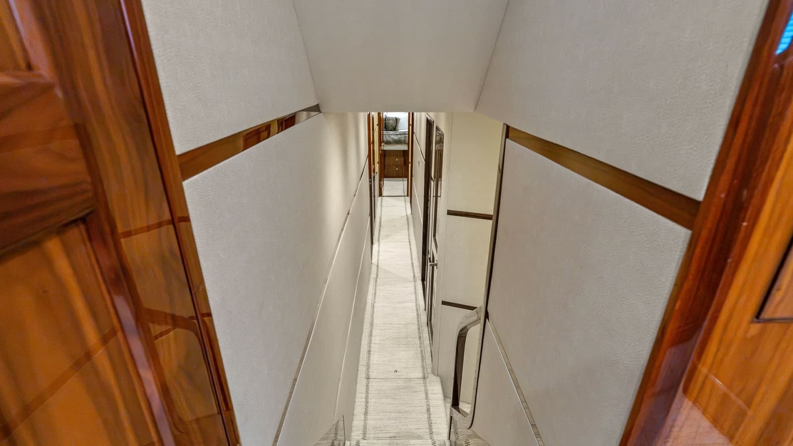 2016 Viking 80 Enclosed Bridge - Photo 32