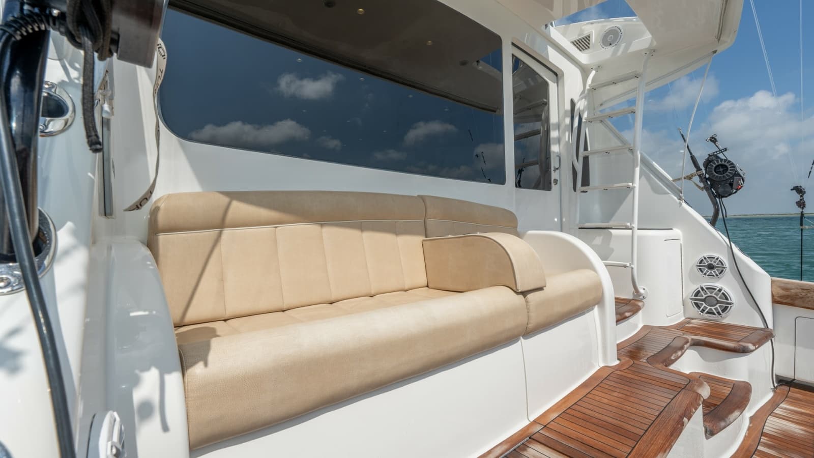 2017 Viking 55 Convertible - Photo 48
