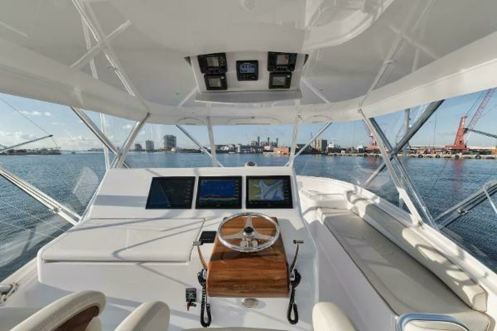 2018 Hatteras GT54 - Photo 18
