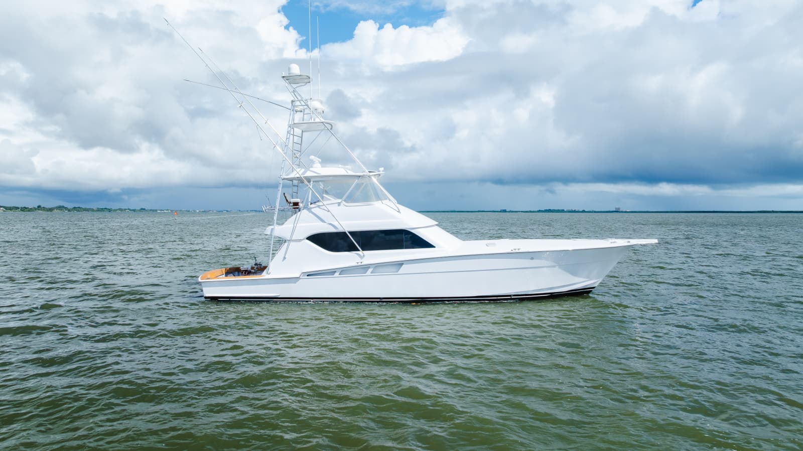 2005 Hatteras 60 Convertible - Photo 30